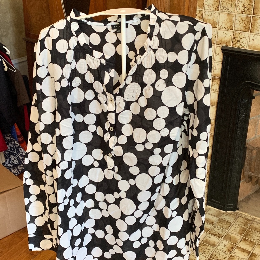Talbots 100 percent cotton ruffle collar but UC. Worn once.